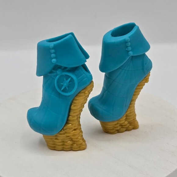 Mattel Other - Monster High Shriekwrecked Dayna Treasura Jones Doll Shoes Blue/Gold
